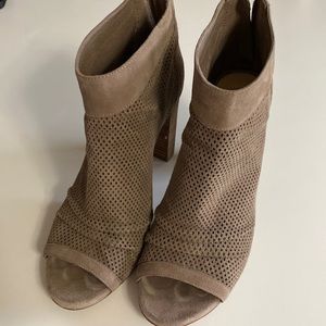 Stylish Vince Camino high heels.  Soft gray suede.